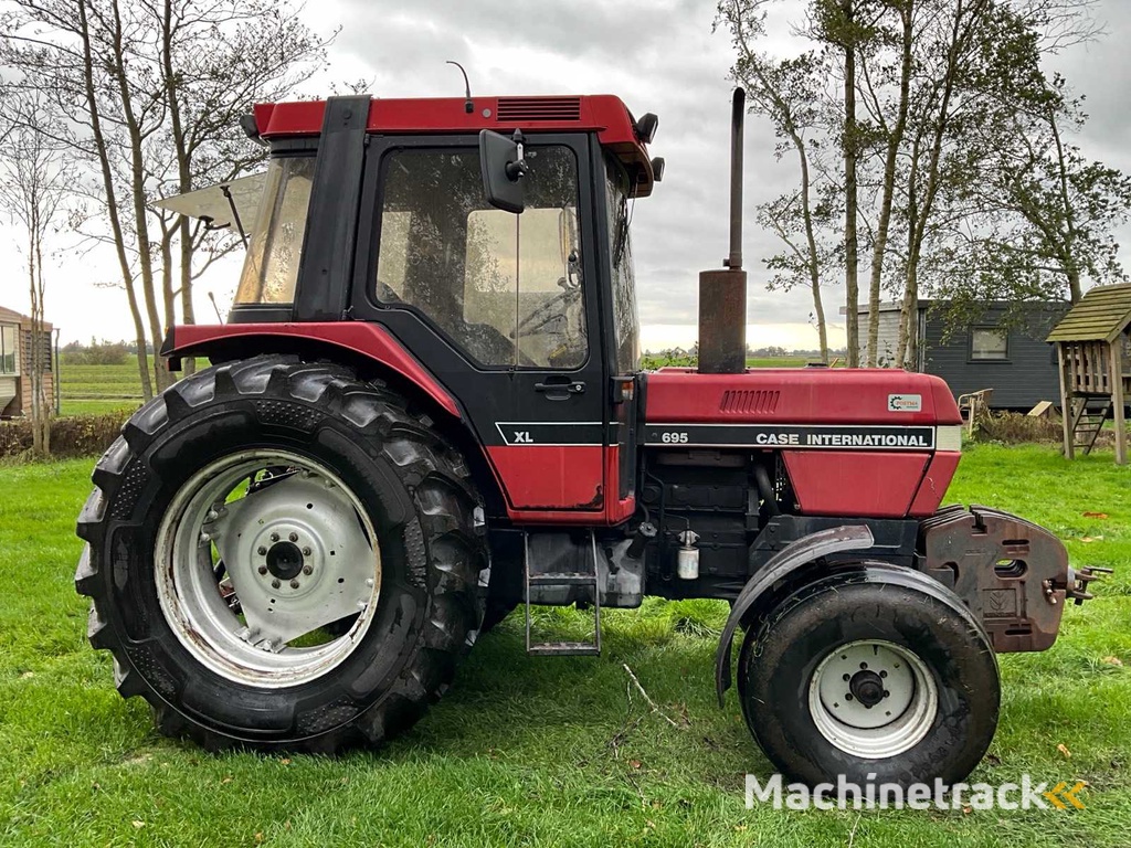 1991 Case international 695 XL Two-wheel drive farm tractor