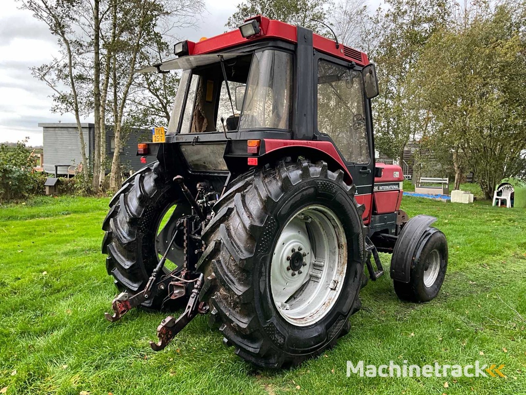 1991 Case international 695 XL Two-wheel drive farm tractor