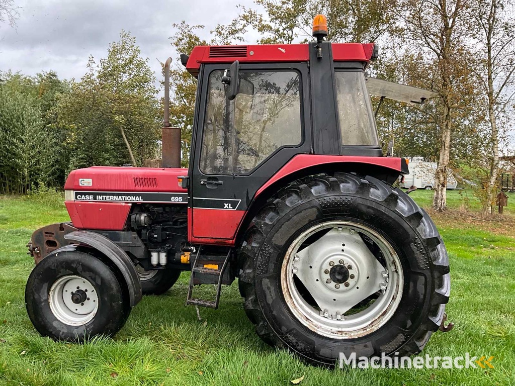 1991 Case international 695 XL Two-wheel drive farm tractor