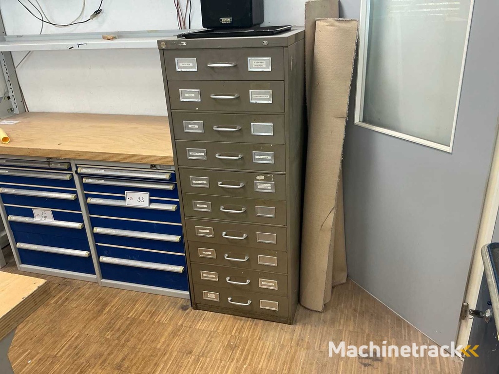 Kleine onderdelen - opbergkast met inhoud