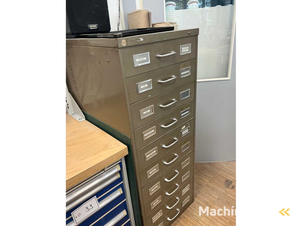 Kleine onderdelen - opbergkast met inhoud