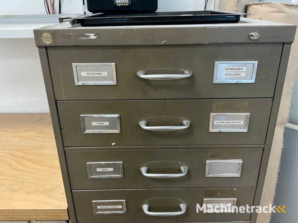 Kleine onderdelen - opbergkast met inhoud