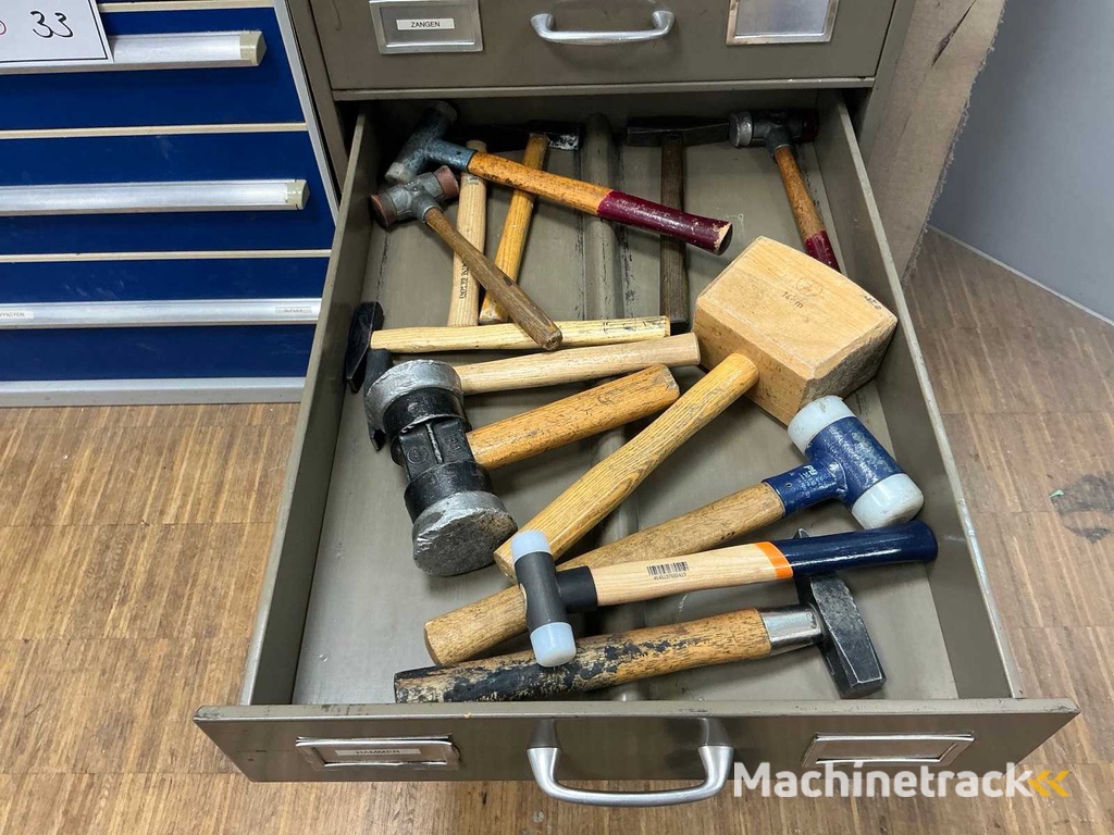 Kleine onderdelen - opbergkast met inhoud