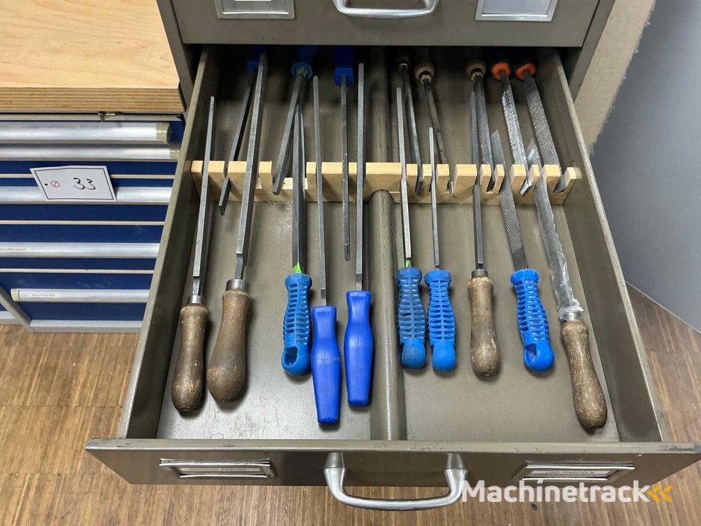 Kleine onderdelen - opbergkast met inhoud