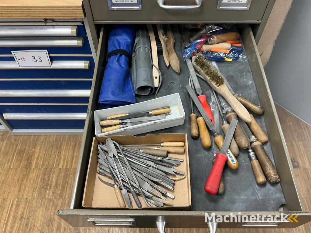 Kleine onderdelen - opbergkast met inhoud