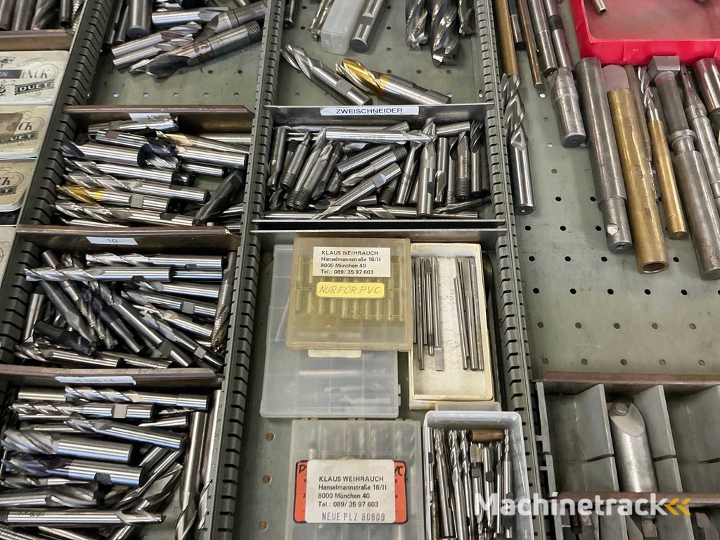 Werkstattbedarf im Werkzeugschrank