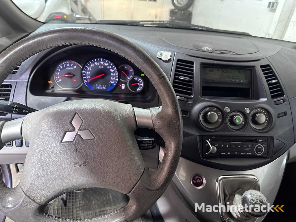 Mitsubishi - Grandis - 2.4-16V Intense 6p. - 16-PB-NK