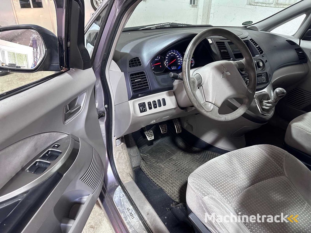 Mitsubishi - Grandis - 2.4-16V Intense 6p. - 16-PB-NK