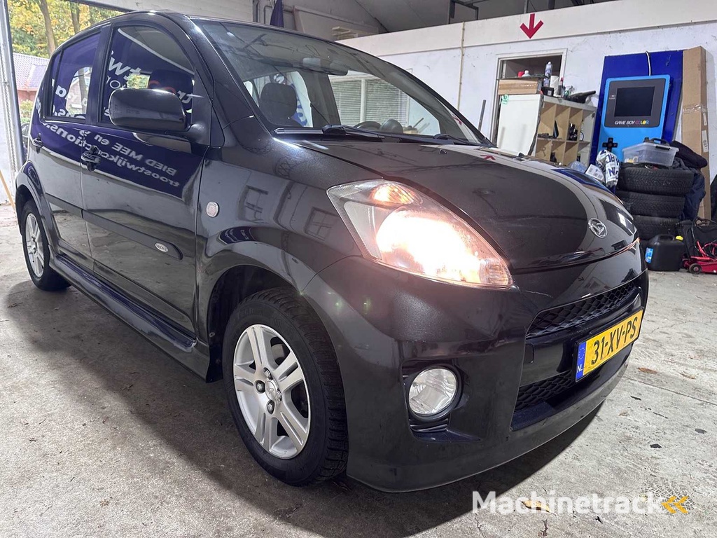 Daihatsu - Sirion 2 - 1.3-16V Sport AUTOMATIC- 31-XV-PS