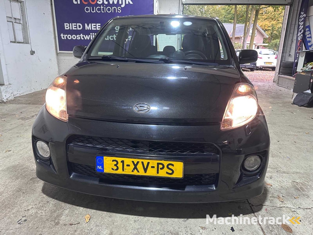 Daihatsu - Sirion 2 - 1.3-16V Sport AUTOMATIC- 31-XV-PS
