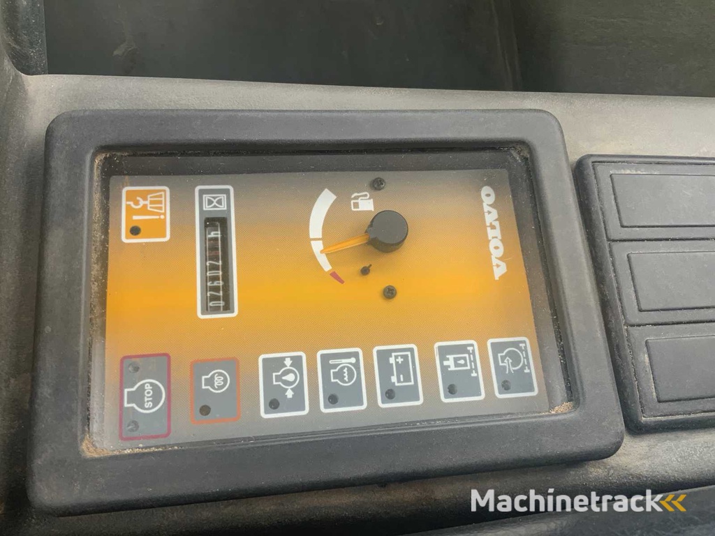 2005 Volvo EC15B XR Minigraafmachine met CW05 snelwissel en 3 graafbakken