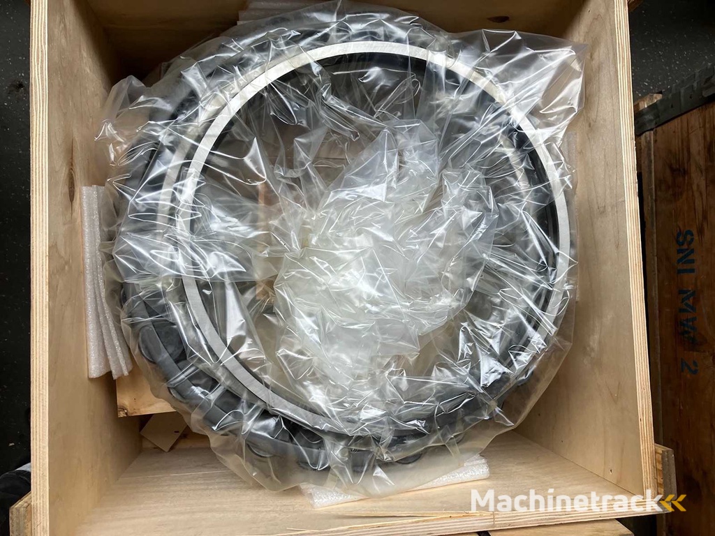 2x XY-RBT2-0229 SKF - 358 kg net