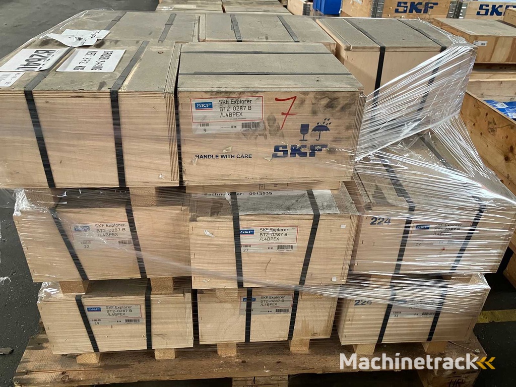 17x large SKF bearings - 872 kg net