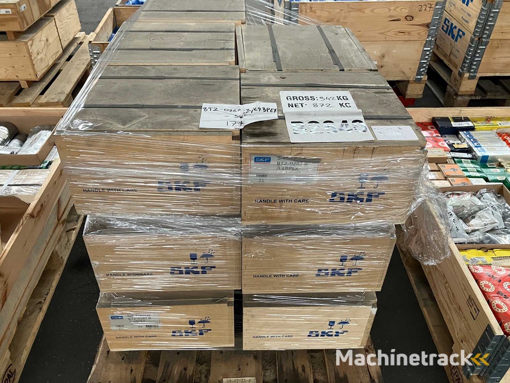 17x large SKF bearings - 872 kg net