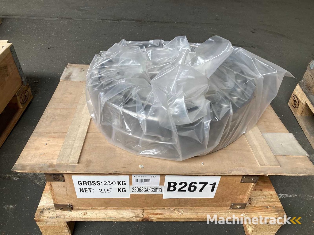 2x large bearing 23068CA C3 W33