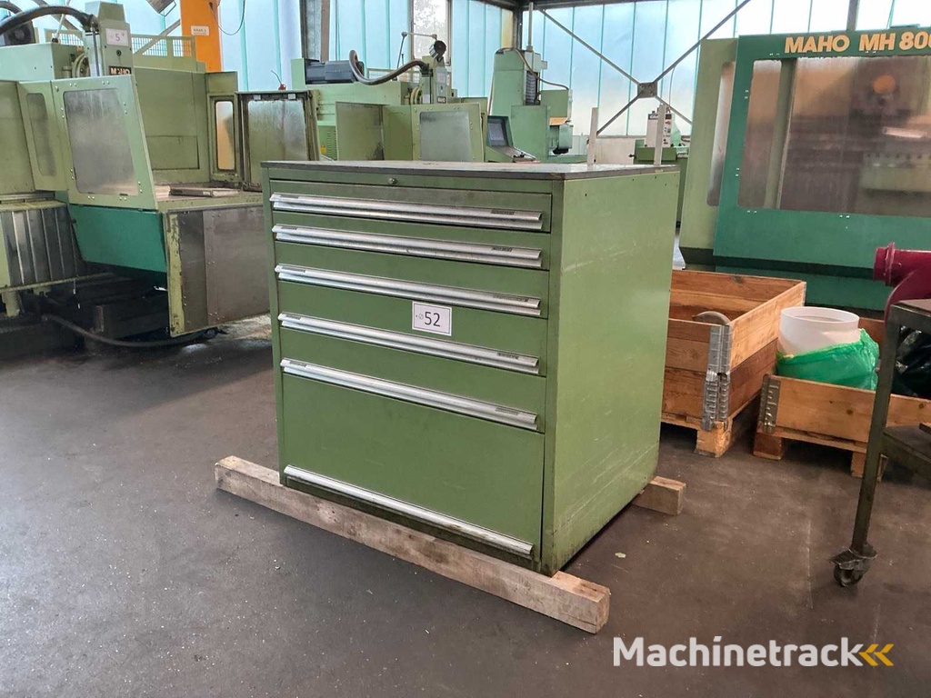 Werkplaatskast met inhoud