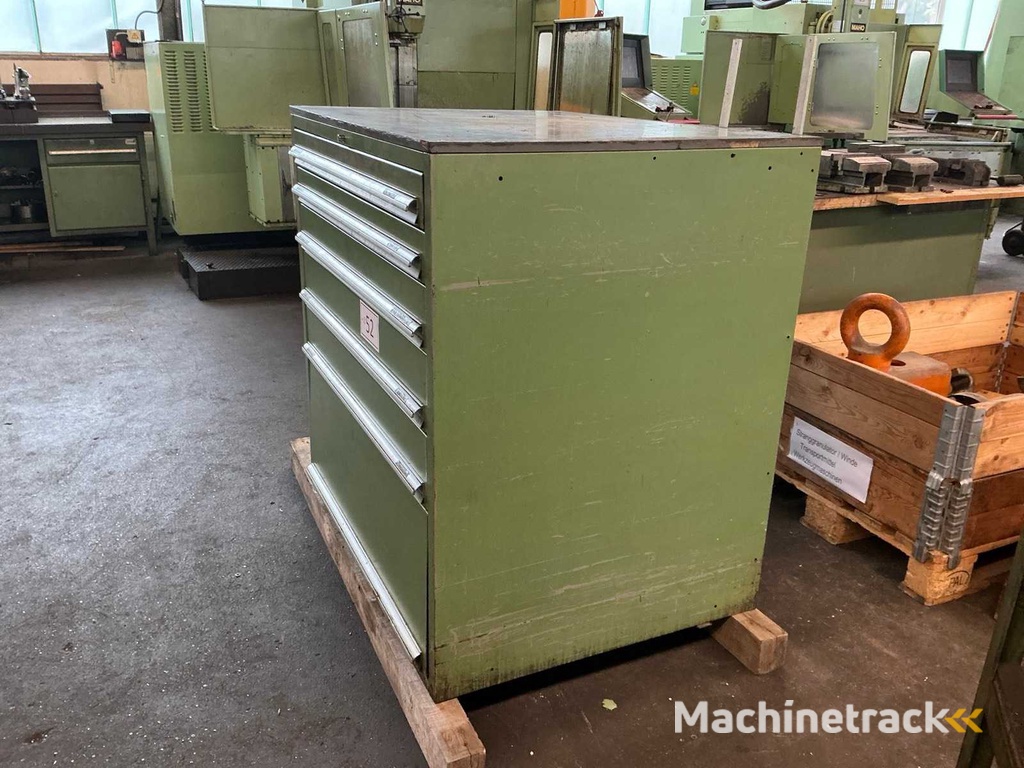 Werkplaatskast met inhoud