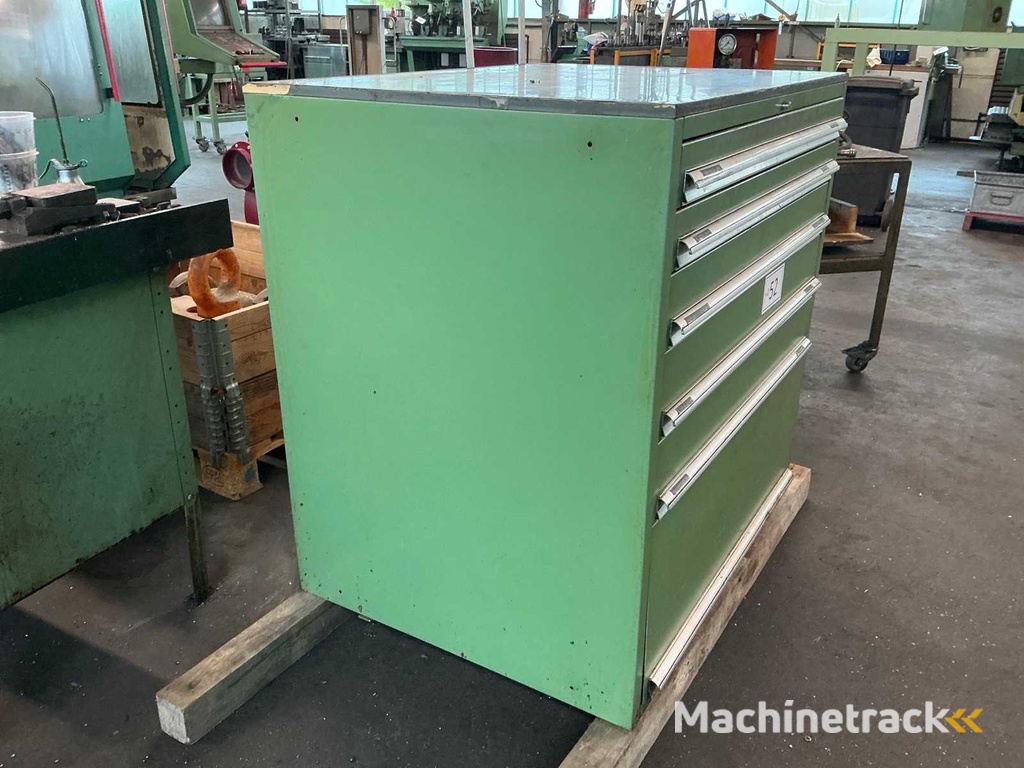 Werkplaatskast met inhoud