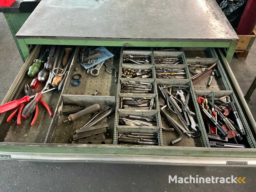 Werkplaatskast met inhoud