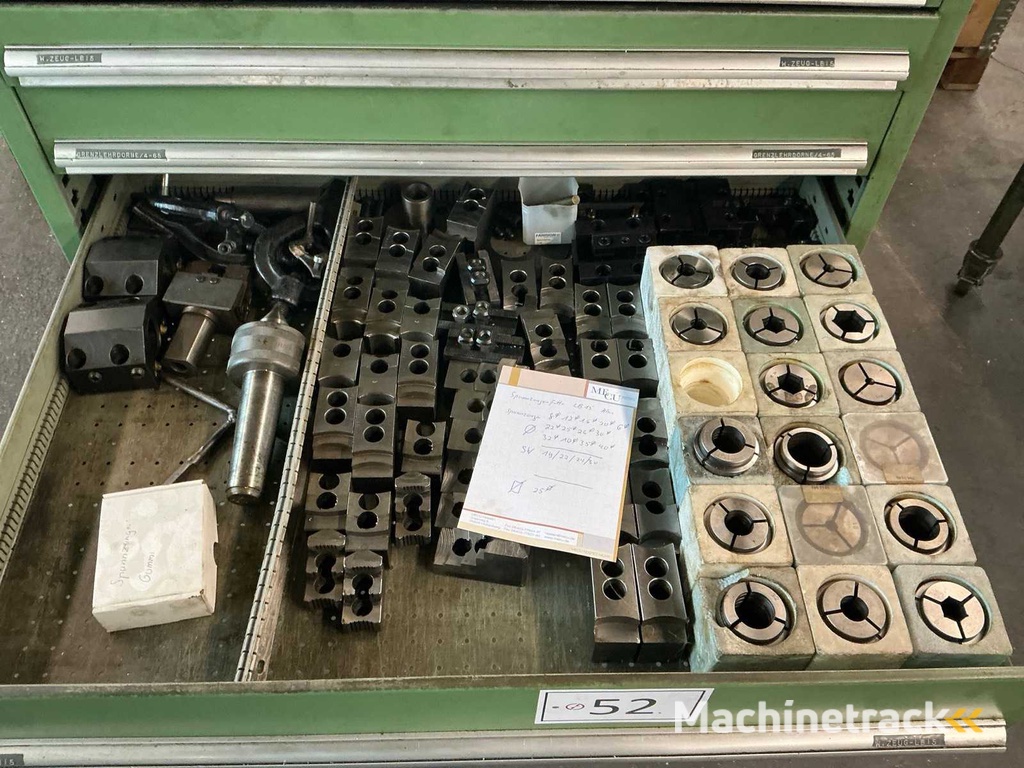 Werkplaatskast met inhoud