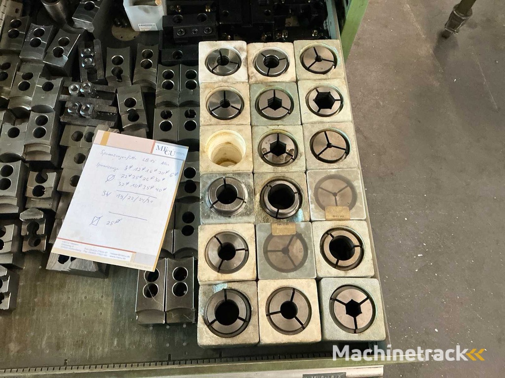 Werkplaatskast met inhoud