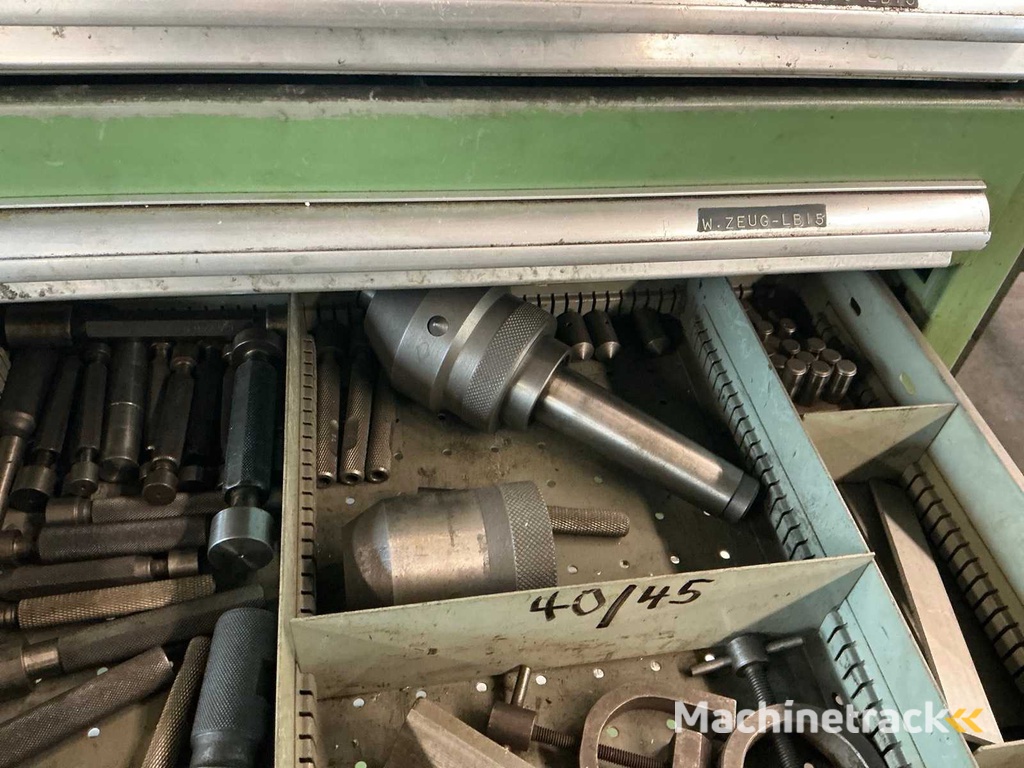 Werkplaatskast met inhoud