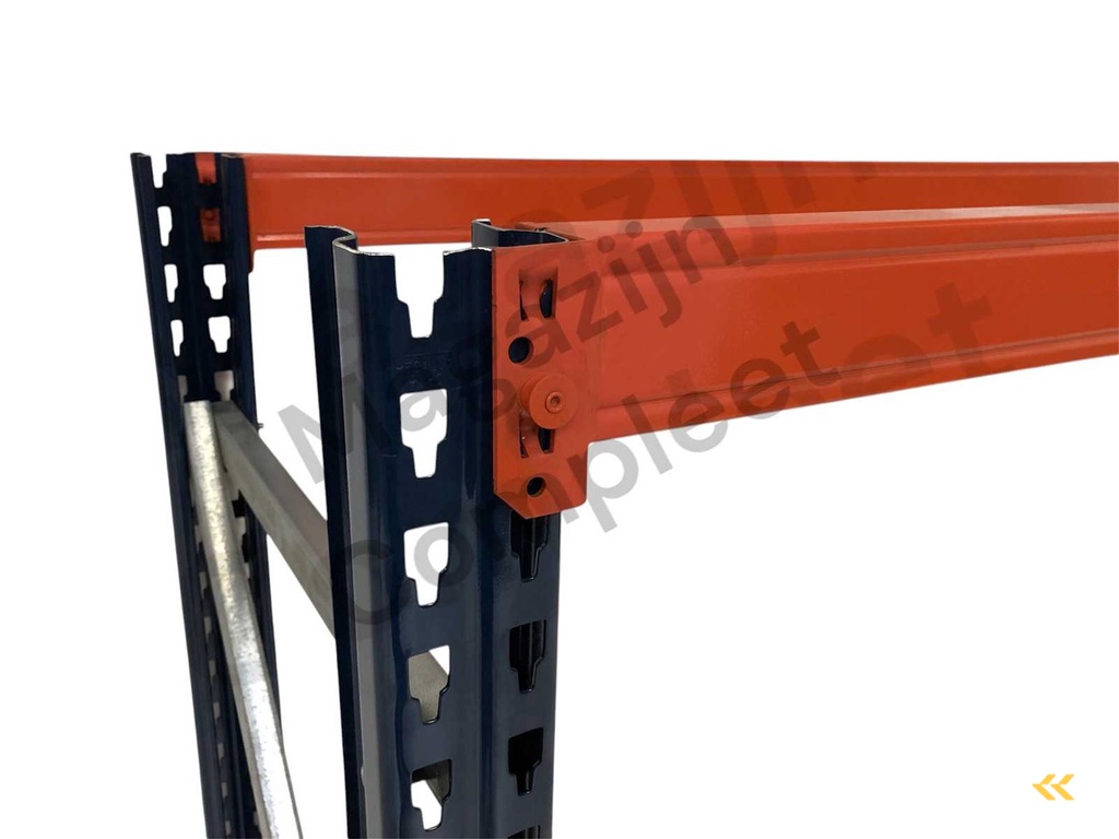 Grote zware werkbank met gladde betonplex platen.