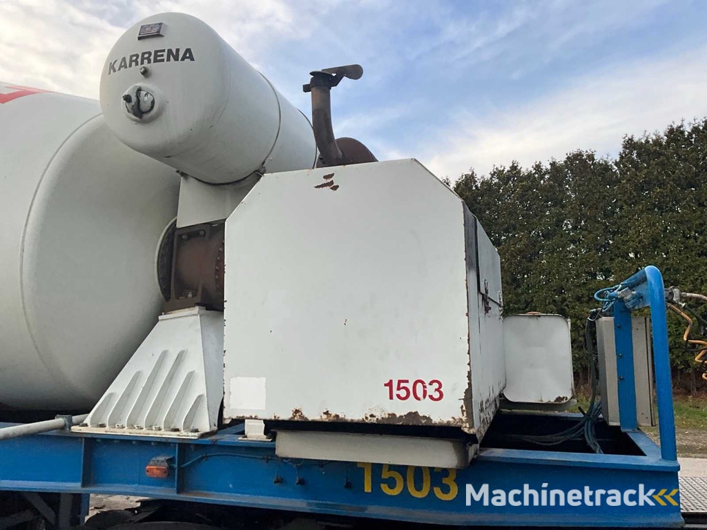 2004 Floor FLO-17-30H2 Concrete Mixer Semi-Trailer Karrena