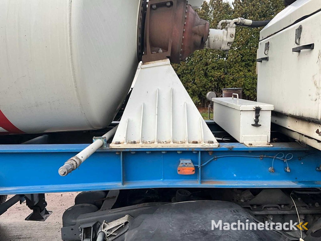 2004 Floor FLO-17-30H2 Concrete Mixer Semi-Trailer Karrena
