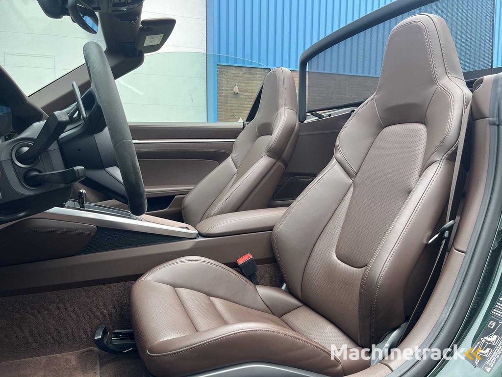 Porsche 911 Cabrio 3.0 Carrera S | FOREST GREEN | 2020 | 00-35-25