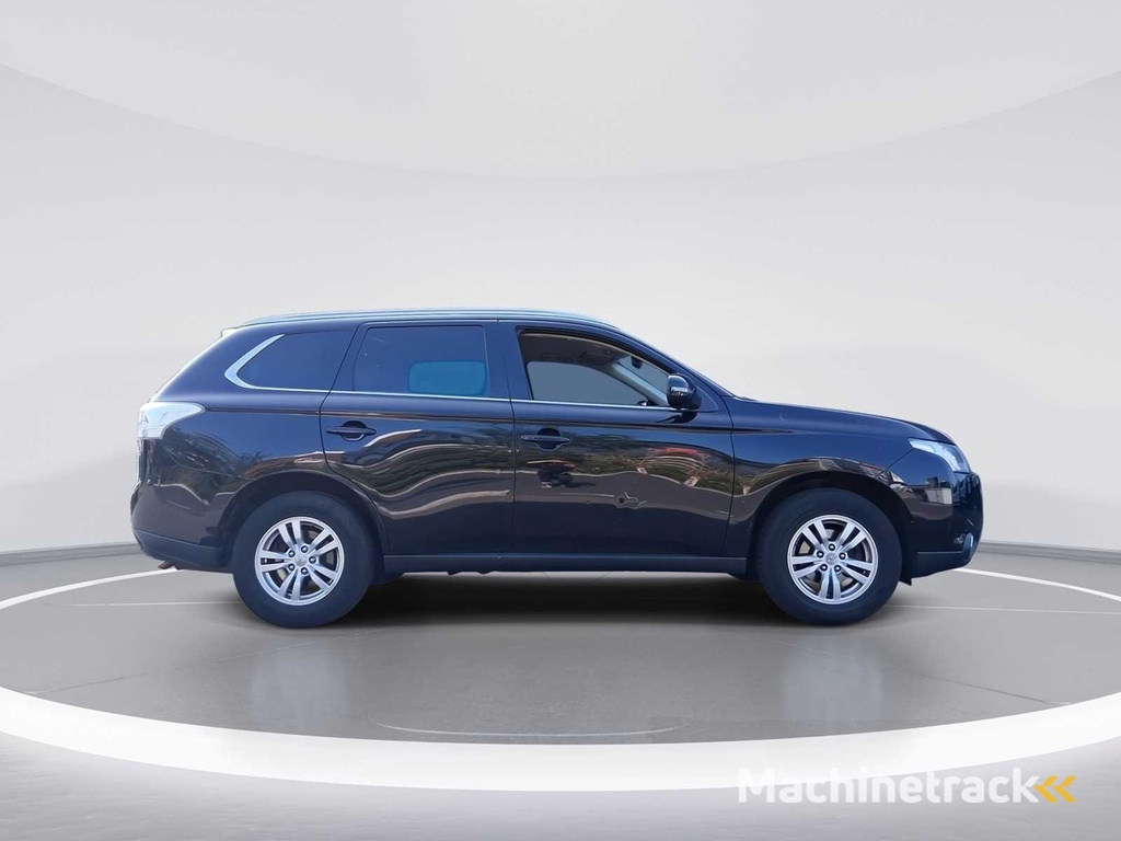 Mitsubishi Outlander 2.0 Business Edition Car 2015 | 6-ZST-57