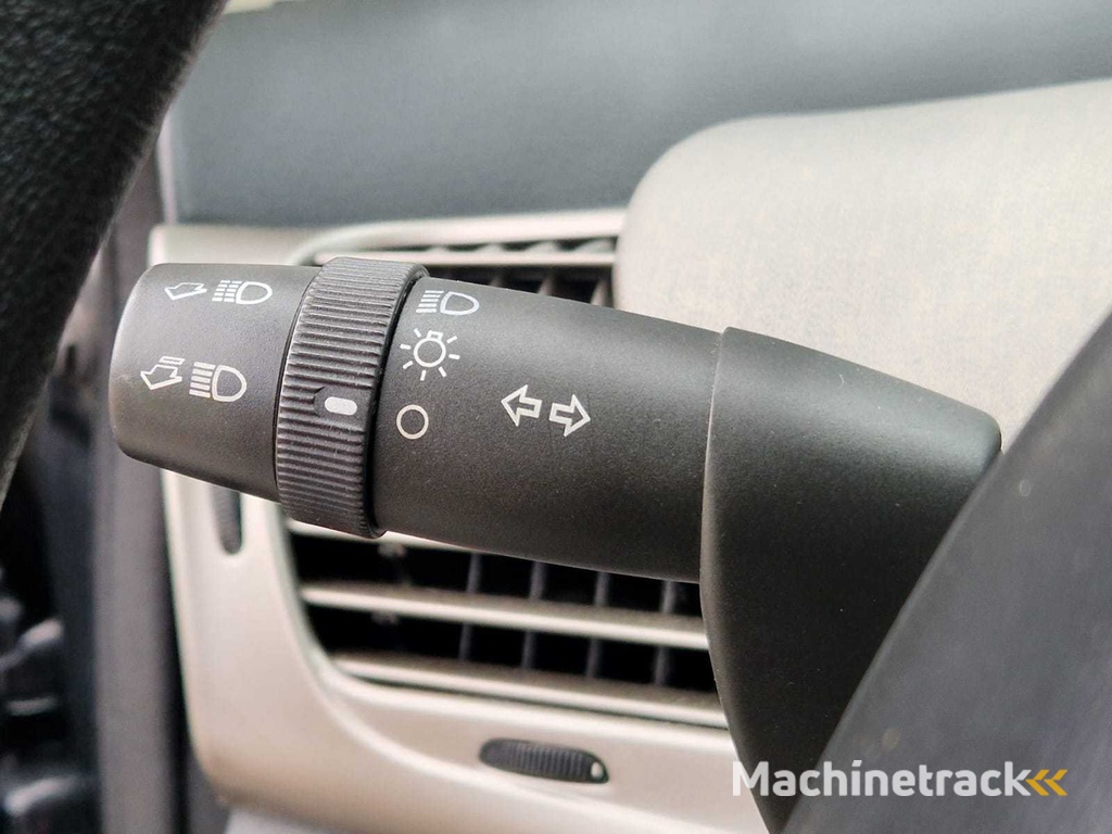 Lancia - 2005 - Ypsilon - 1.2-16V Oro - 79-RT-ZG