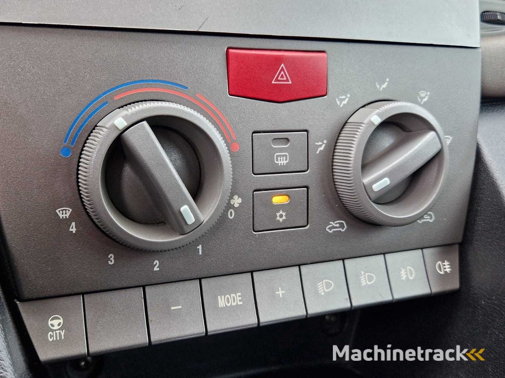 Lancia - 2005 - Ypsilon - 1.2-16V Oro - 79-RT-ZG