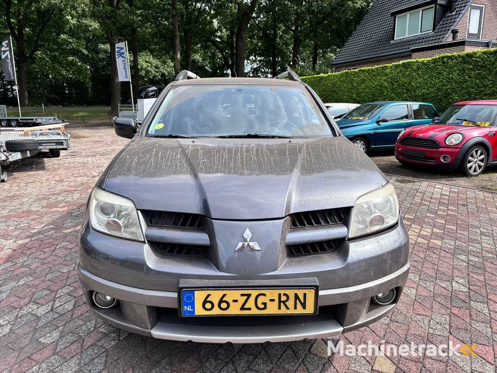 Mitsubishi - 2008 - Outlander Sport - 2.0 Invite+ - 66-ZG-RN - schade