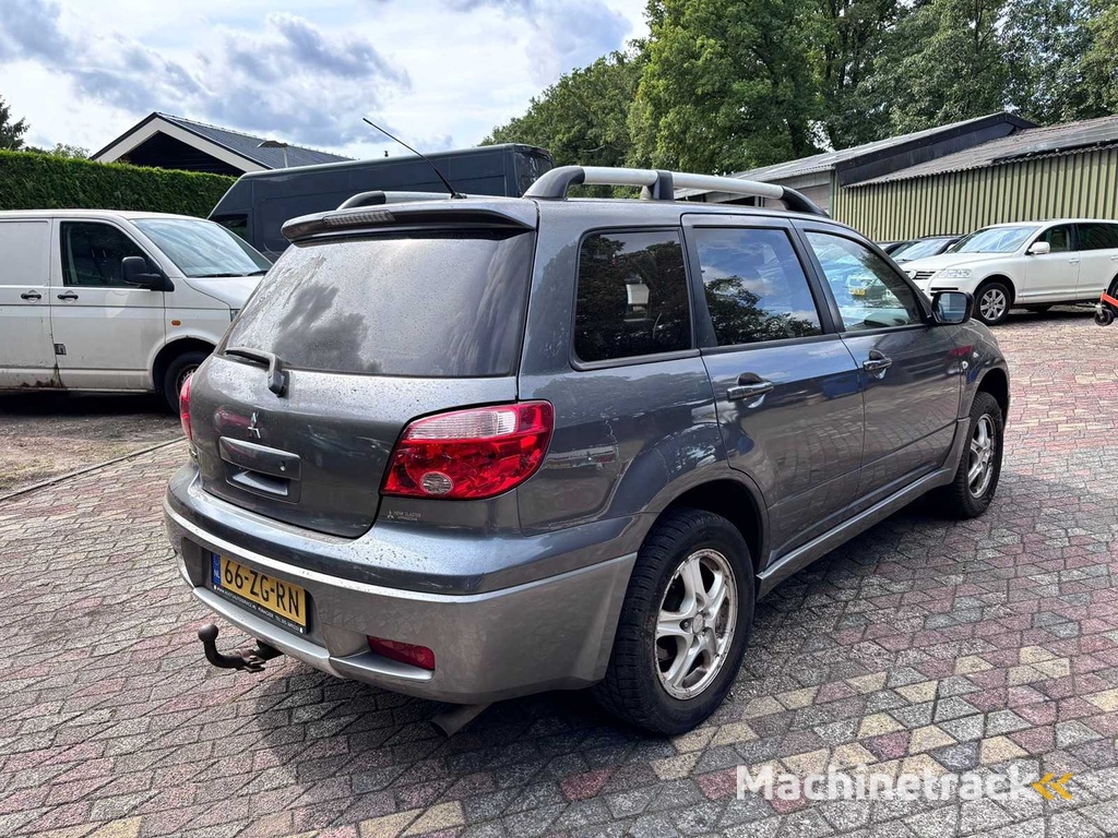 Mitsubishi - 2008 - Outlander Sport - 2.0 Invite+ - 66-ZG-RN - schade