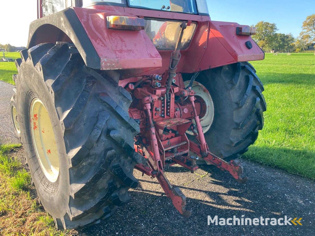 1984 International 845XL Two-wheel drive farm tractor