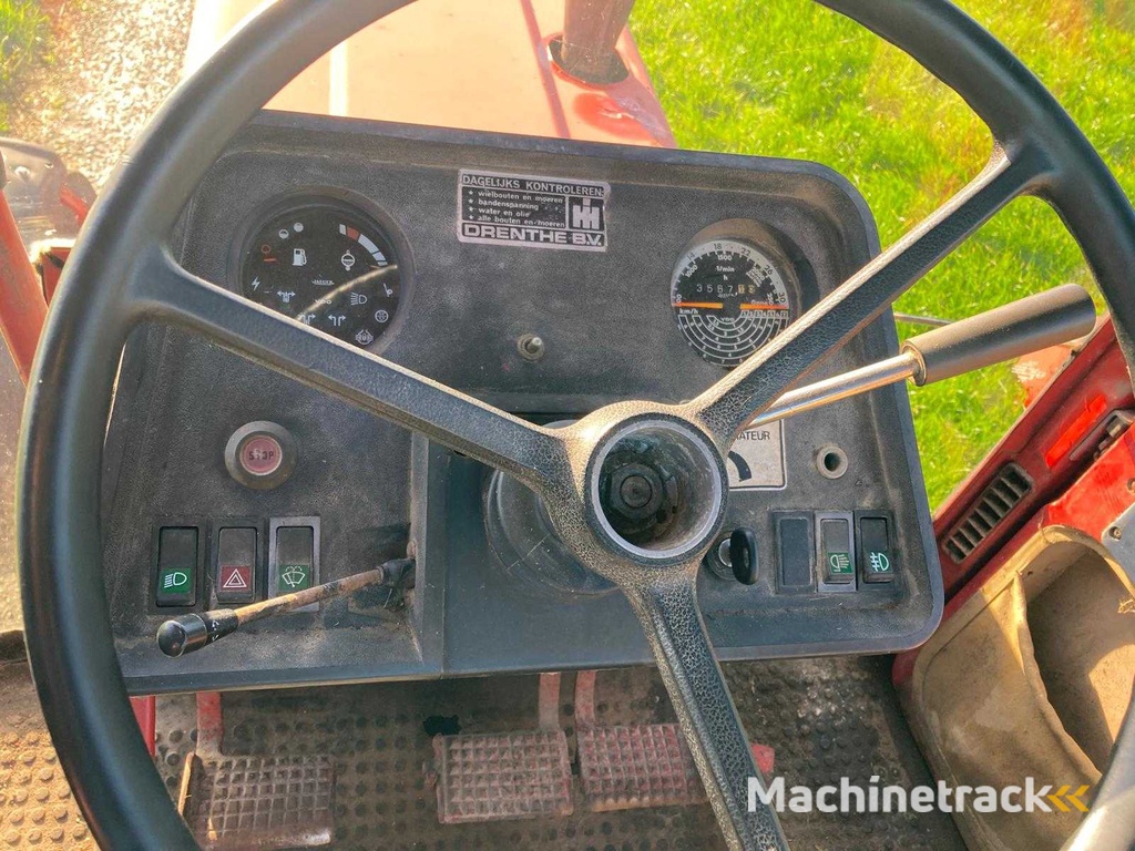 1984 International 845XL Two-wheel drive farm tractor