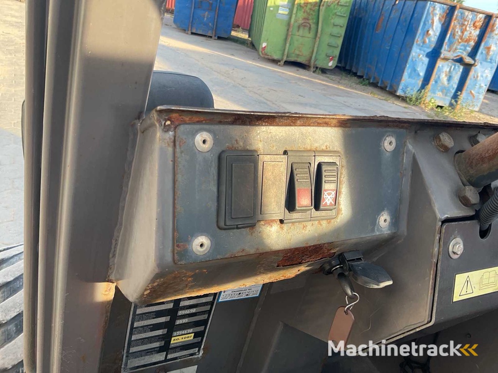 2011 Manitou TNT25S Meeneemheftruck