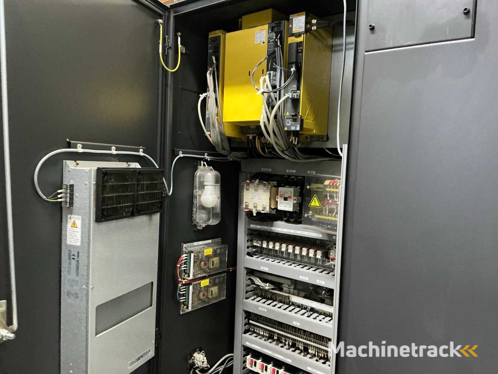 2012 Hwacheon Vesta 1050B 4-Achsen-Vertikal-Bearbeitungszentren