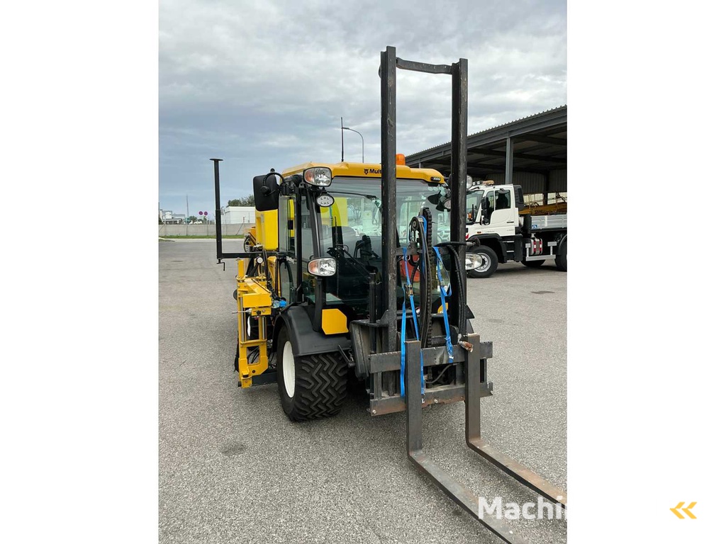 2013 Multihog Tractor Winter Service Tractor