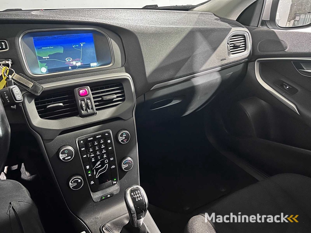 Volvo V40 1.6 D2 Momentum, HG-428-J