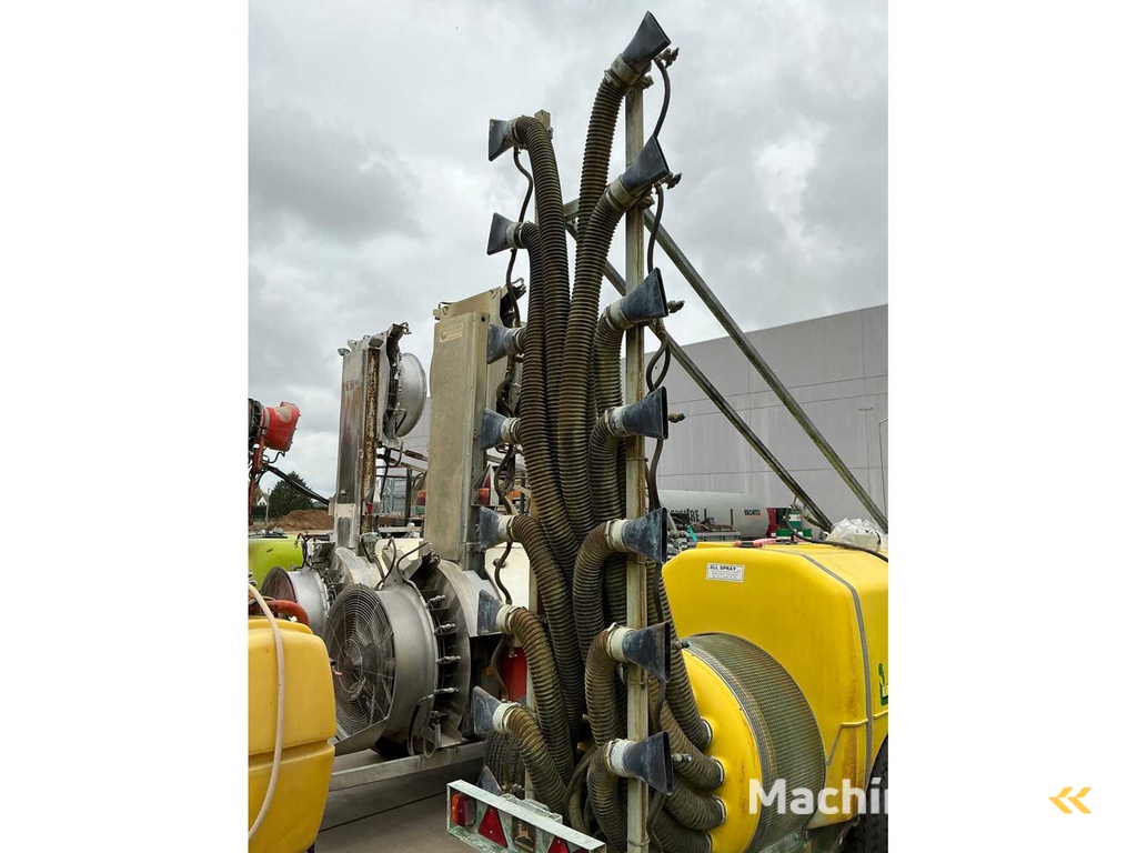 John Deere 315 Anhängespritze