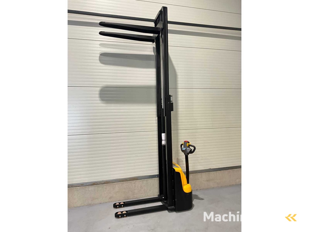 2025 RTE WS15H 3.5 meter Stacker