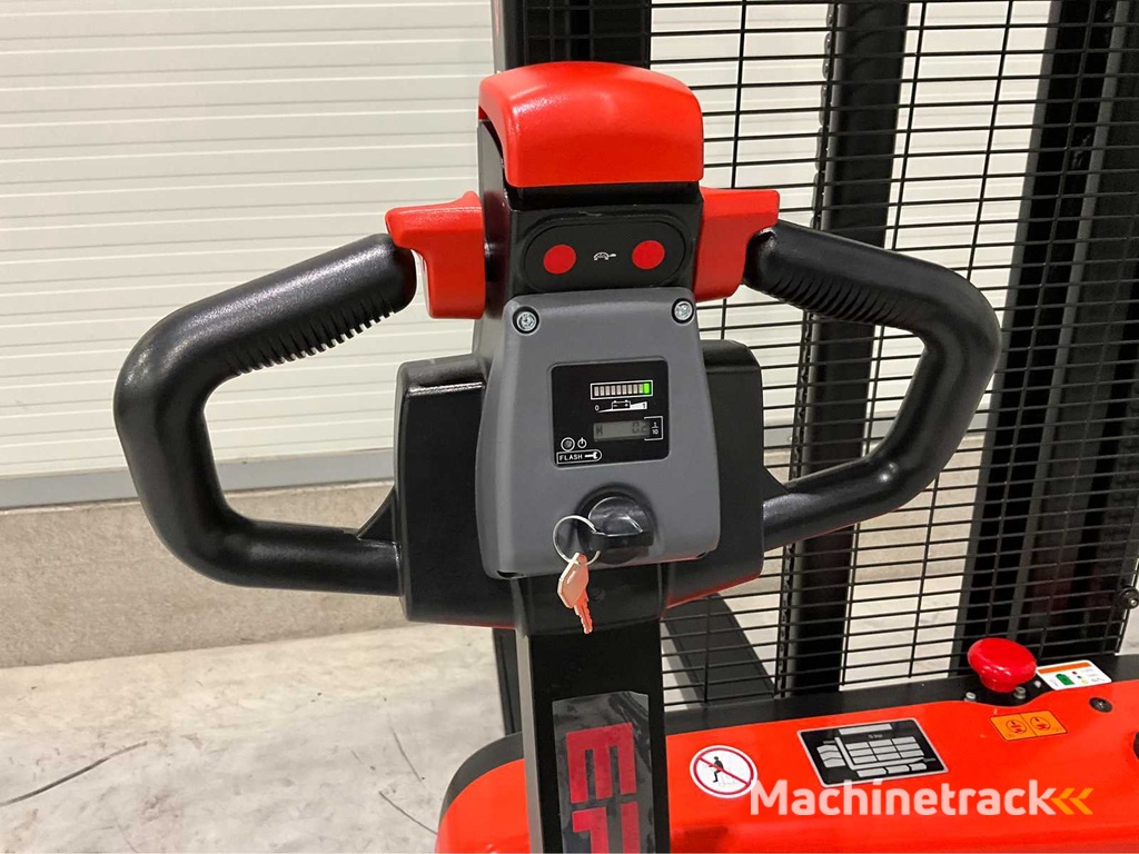 2025 EP EST 124 2.7 meter Stacker