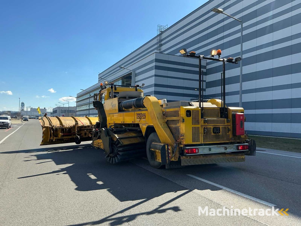 MAN - Jetbroom Vliegveld Jet Sweeper - 2005