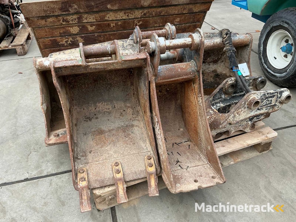 Excavator bucket (3x)