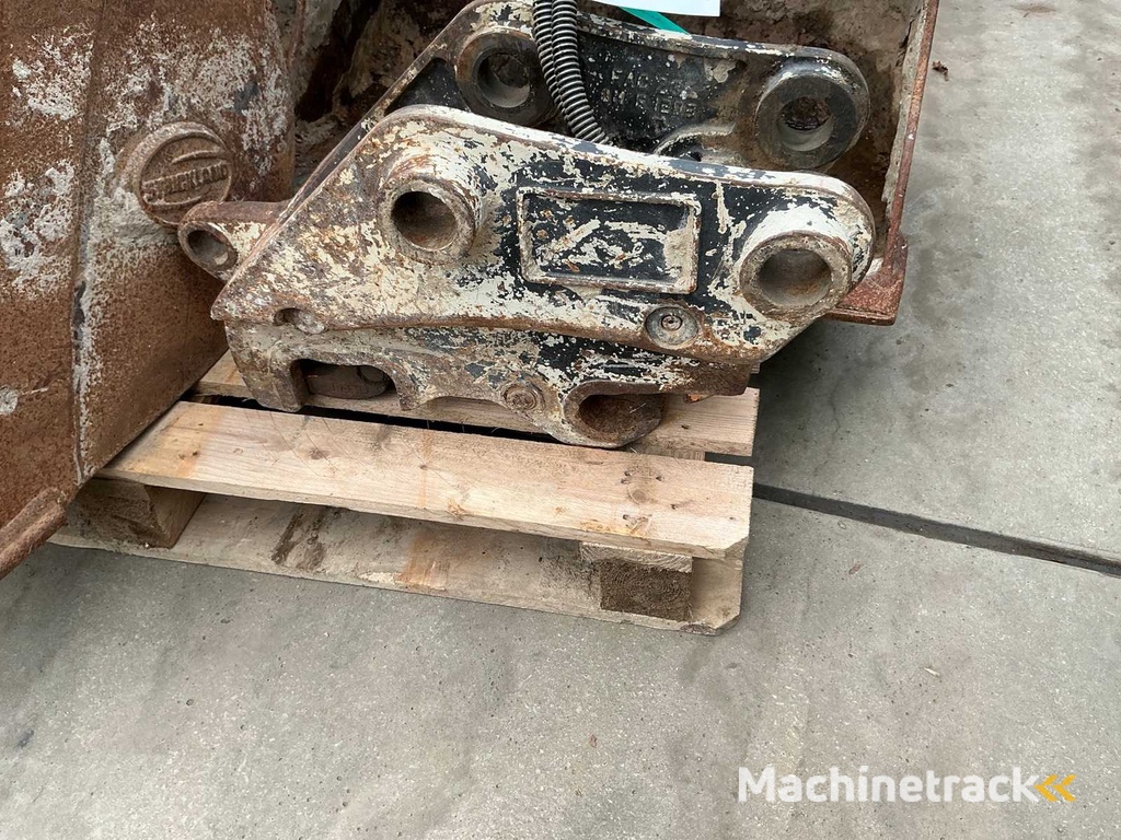 Excavator bucket (3x)