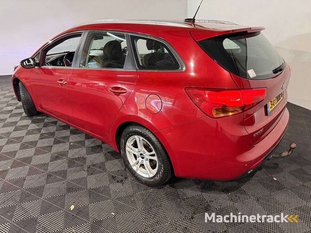 Kia cee'd Sportswagon 1.6 CRDi Plus Pack, 34-ZNH-6