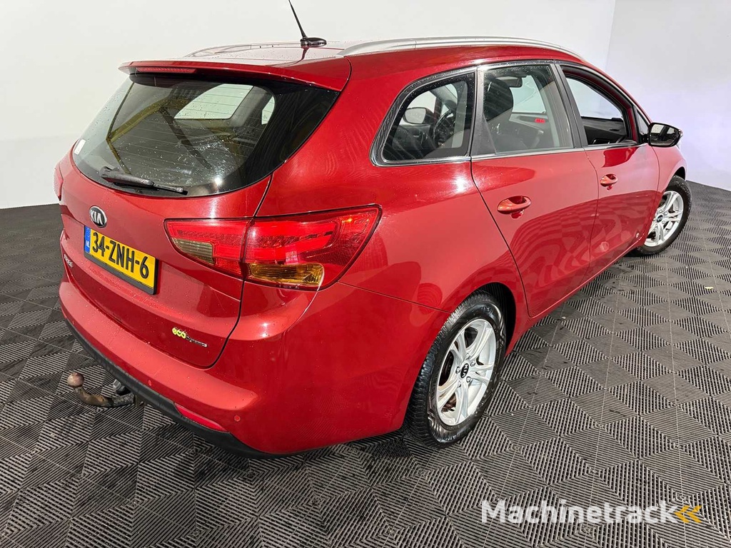 Kia cee'd Sportswagon 1.6 CRDi Plus Pack, 34-ZNH-6