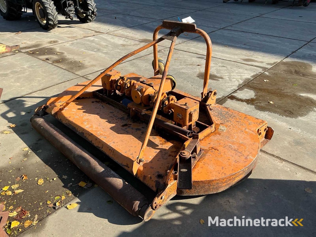 Angebauter Kreiselmäher